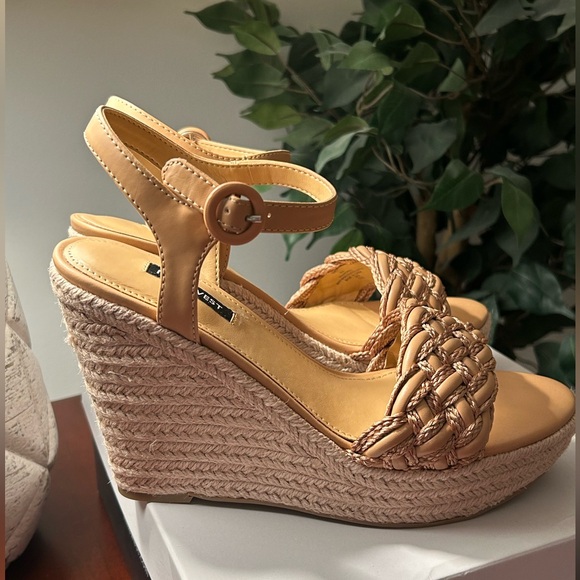 Nine West Hosana 3 Tan Wedge Sandal Size 9 - Picture 1 of 10